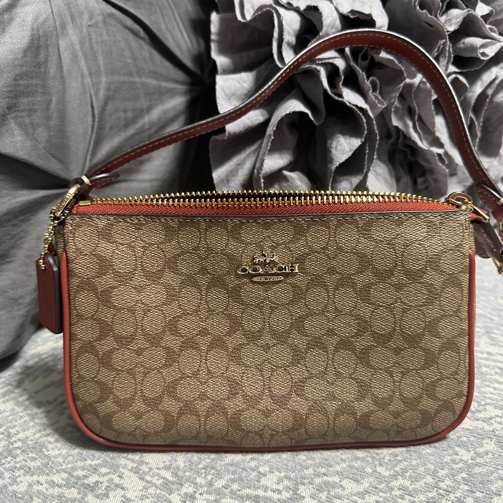 COACH Micro-signature Nolita 19